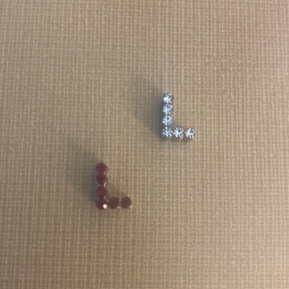 L initial charms to add onto jewelry pieces - Picture 4 of 8